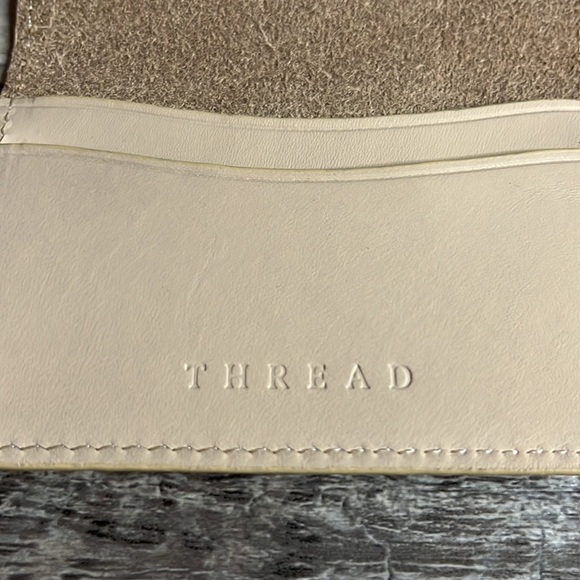 Thread  Blocking Slim Bifold Wallet with Card Protection - Picture 6 of 8